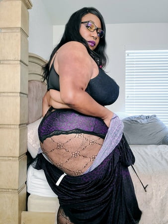 josie kiss free photos         