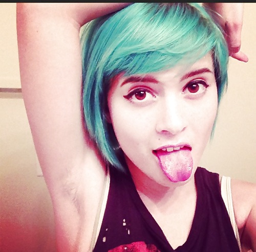 Sex Extra selfies and extra bushies image