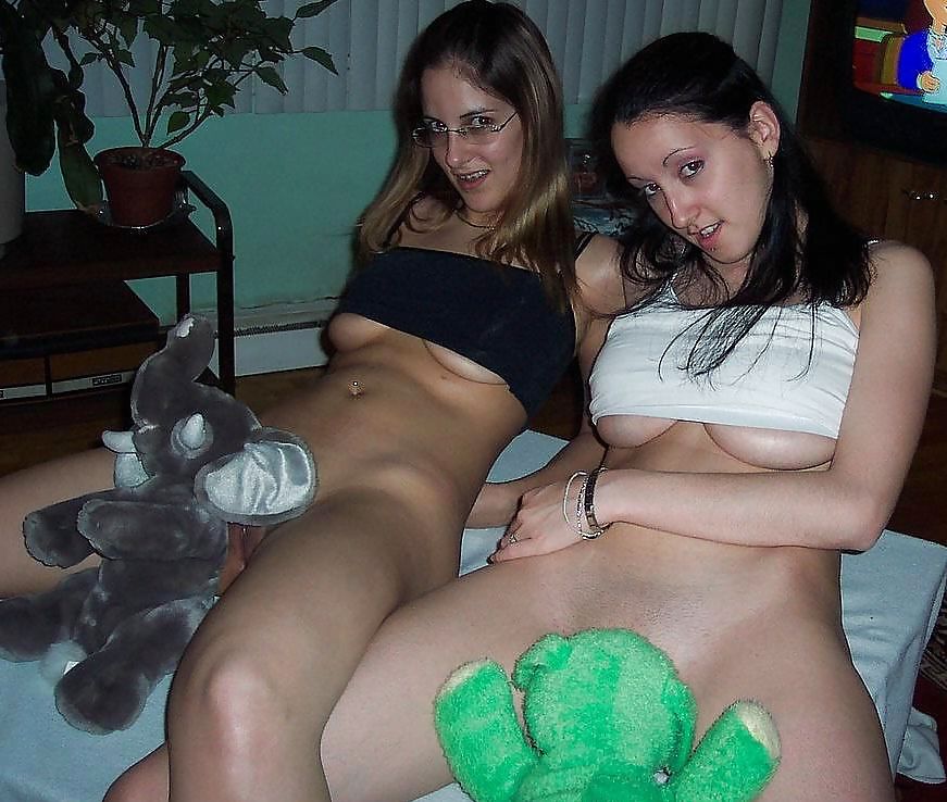Sex 2 Freundinnen mit dicken Titten image