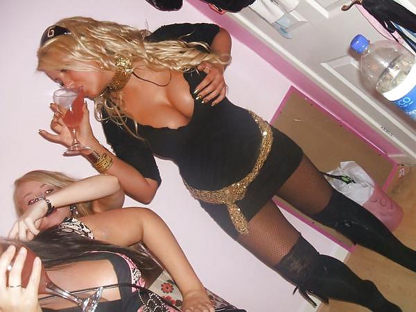 Sex BUSTY CANDIDS image