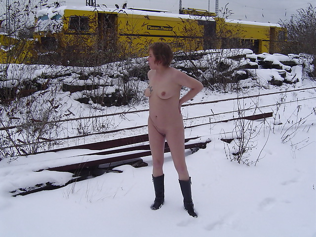 Sex Nicole Berghaus from Gelsenkirchen naked snow 2 image