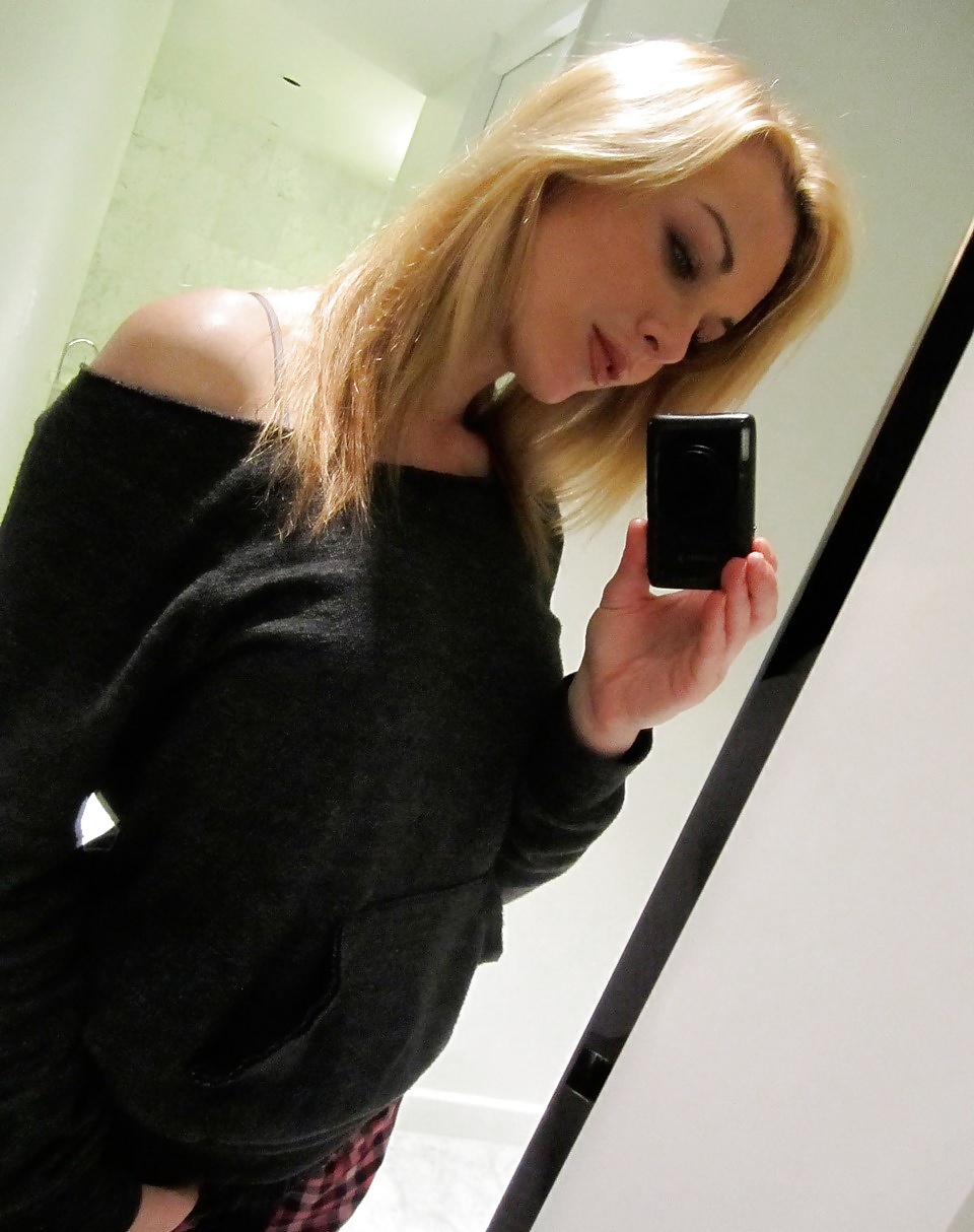 Sex Posh hottie strips image