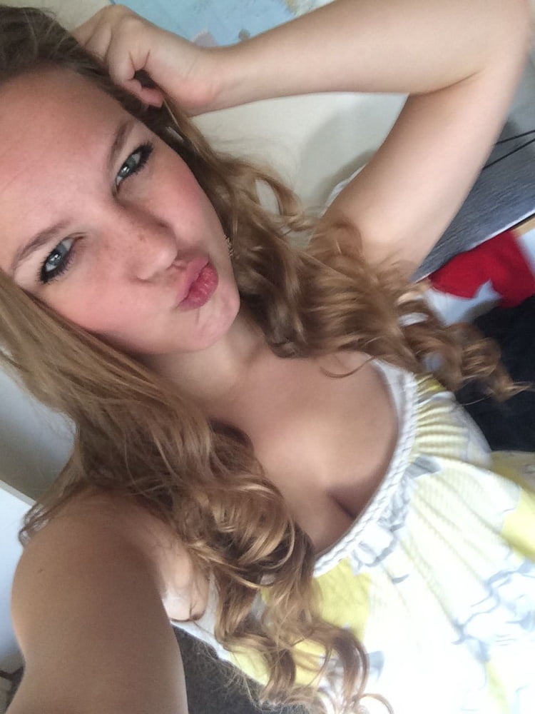 Naked blonde selfie-5085