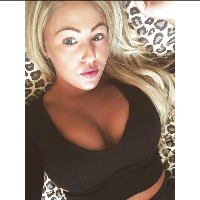 Sex Chav practices her duck face image