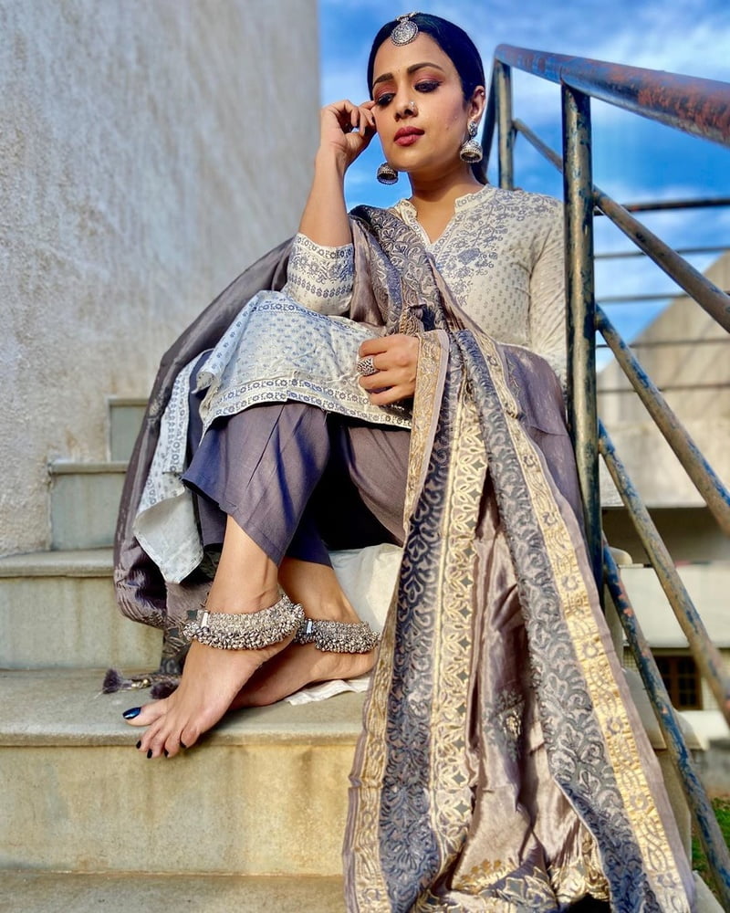 Sexy Indian Milf (Insta, Bollywood, Feet, Desi) - 133 Pics 
