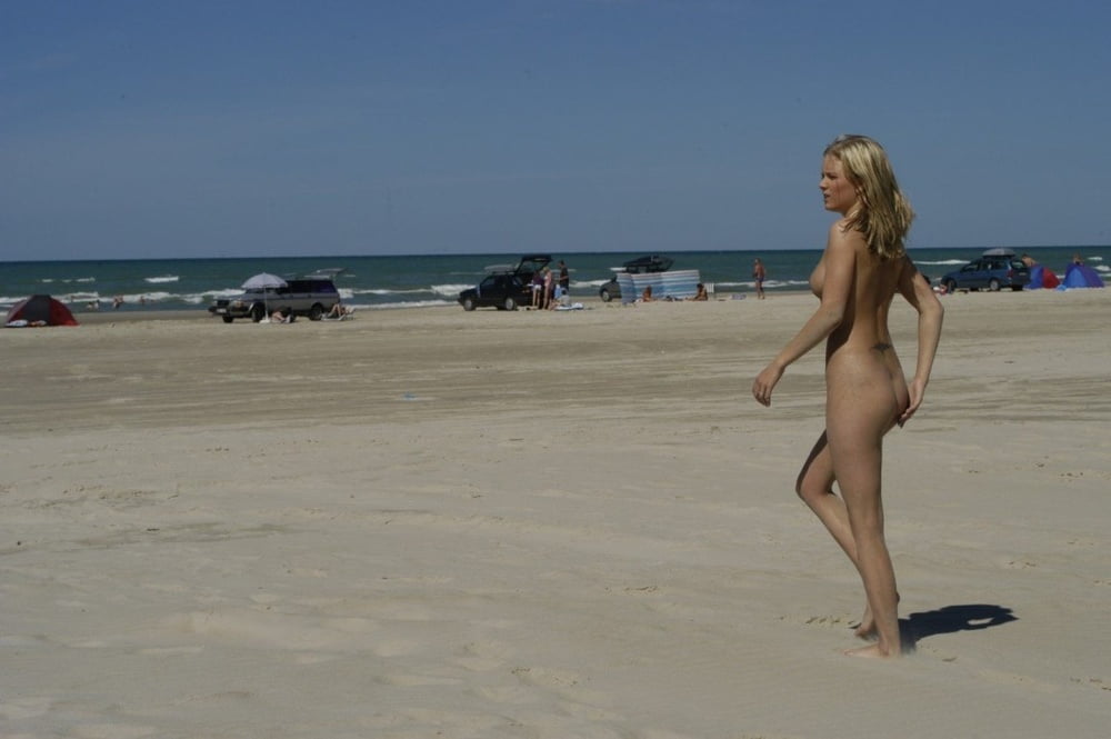 Blonde scandinave sur la plage - 40 Photos 