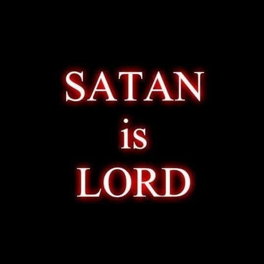 Меня любит сатана песня. Сатана любит тебя. Подмигивающий сатана. Что не любит сатана.