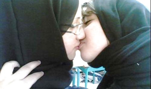 Sex Hijab Lesbians image