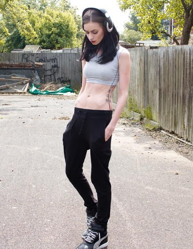 Skinny goth girls. (Non porn) - 9 Photos 