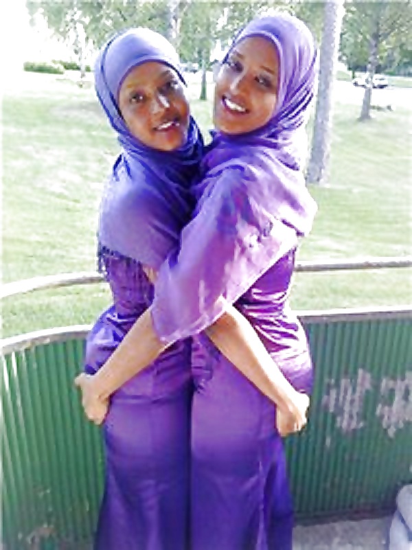 Pakistani Women Are Uk's First Arried Muslim Lesbian Couple