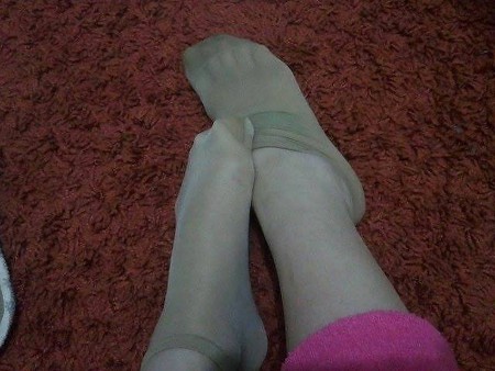 my girlfriend feet in stocking