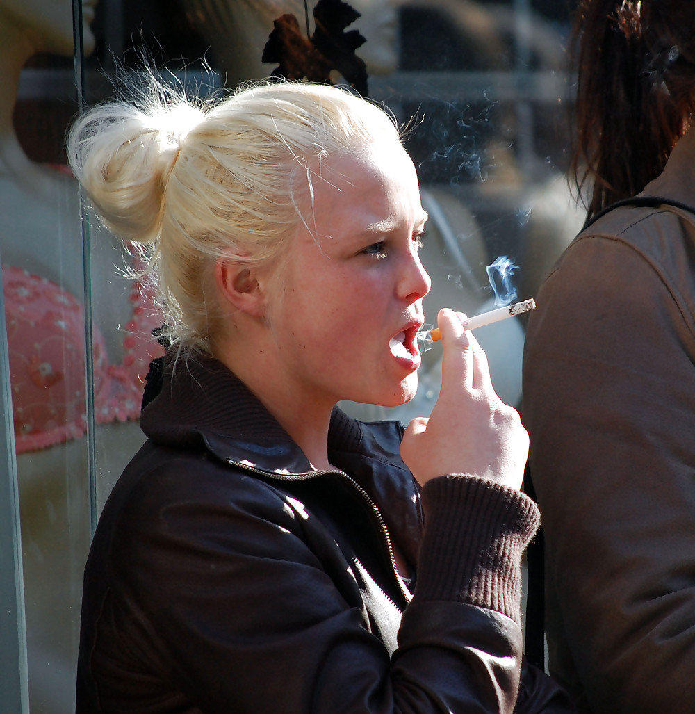 Sex Mothers and Daughters Smoking image