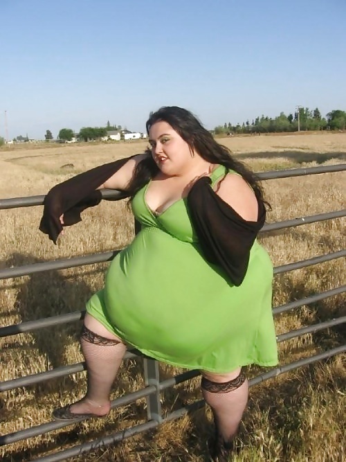 Sex SSBBW clothed & public 4 image