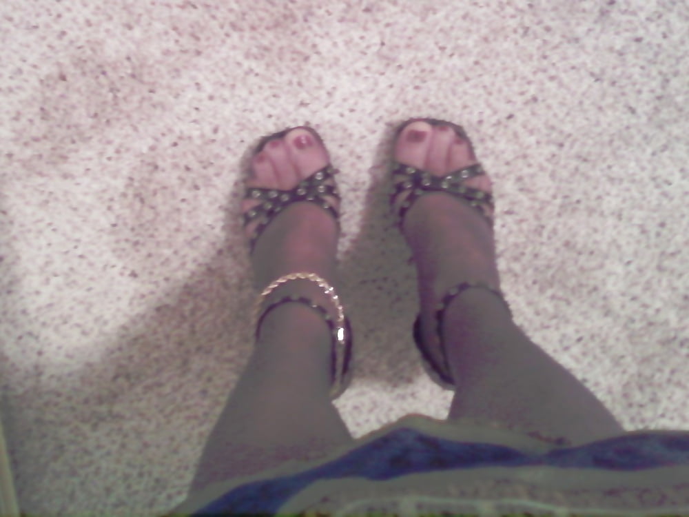 Sex Sluts wearing ankle bracelets 3 image