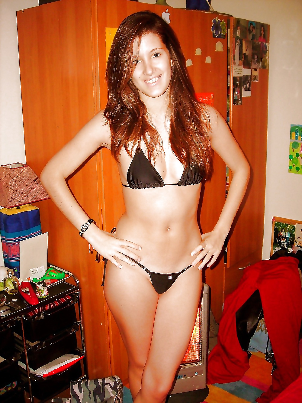 Sex Amateur young slut in bikini IV image