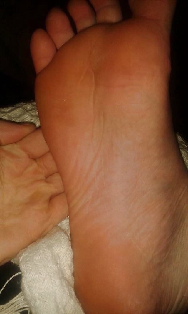 Sex 19 year old teen girl feet, soles image