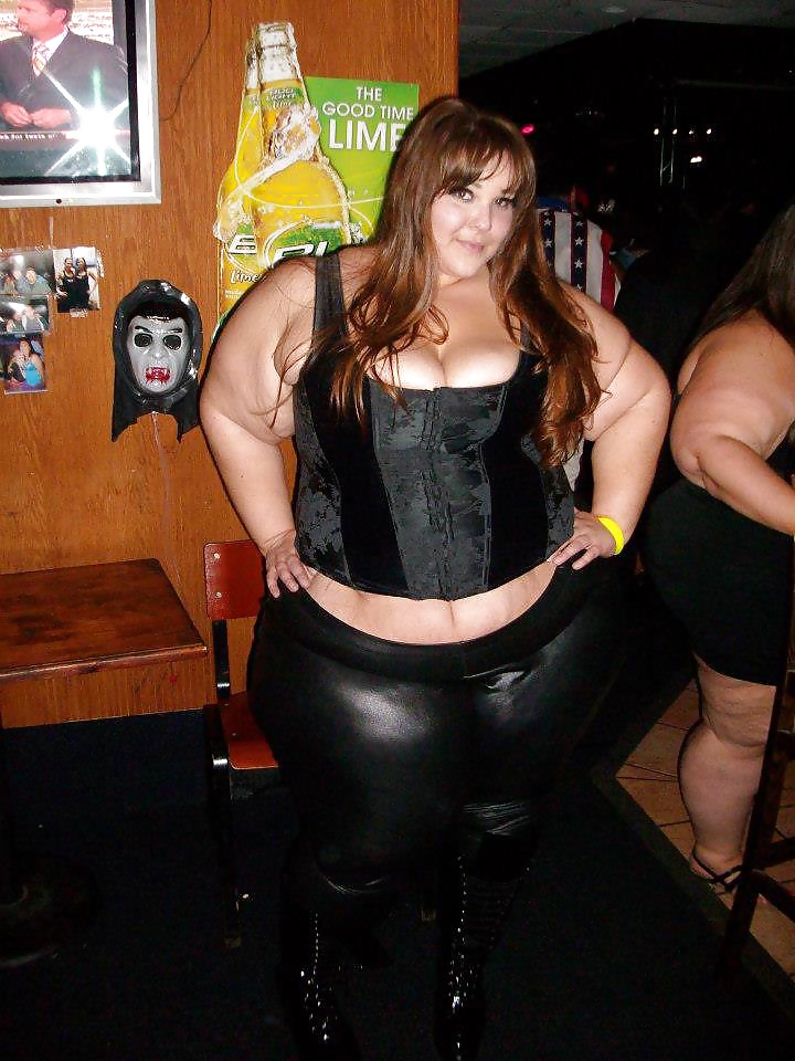 Sex SSBBW clothed & public 2 image