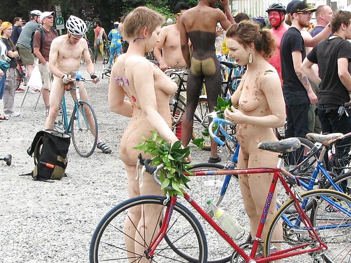 Sex Nude Painted Ladies in Public Fetish Gallery 26 image