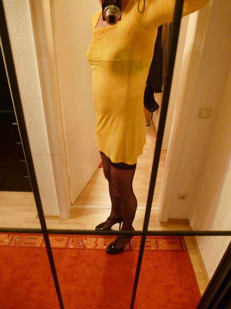 Sex Gelbes Kleid, Halterlose, High heels image