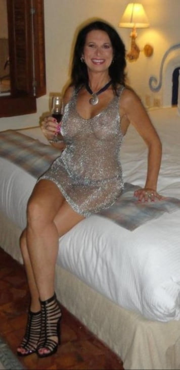 Milfs and cougars 2 - 36 Photos 