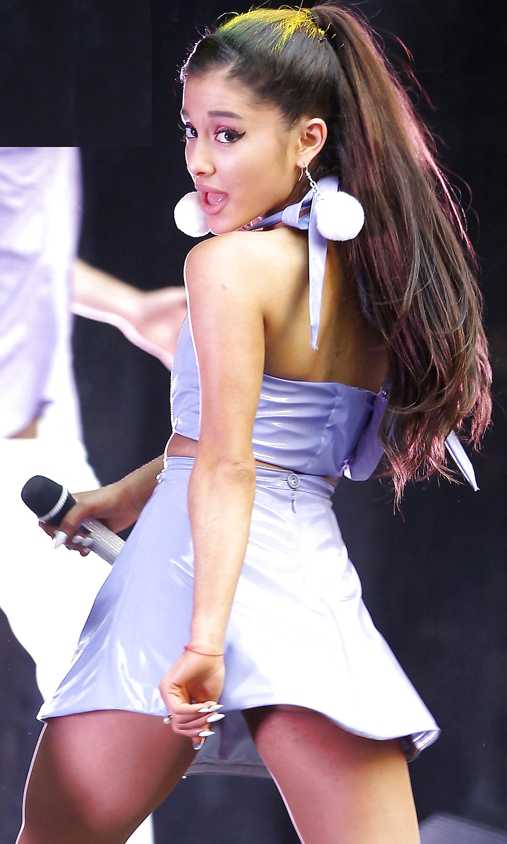 Ariana Grande Nua