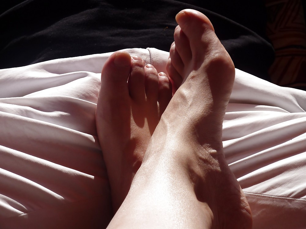 Sex Cum on feet image