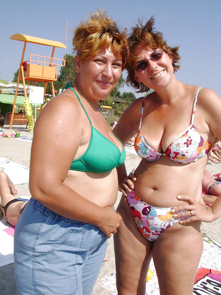 Sex Older women in bikini. (most saggy tits). image