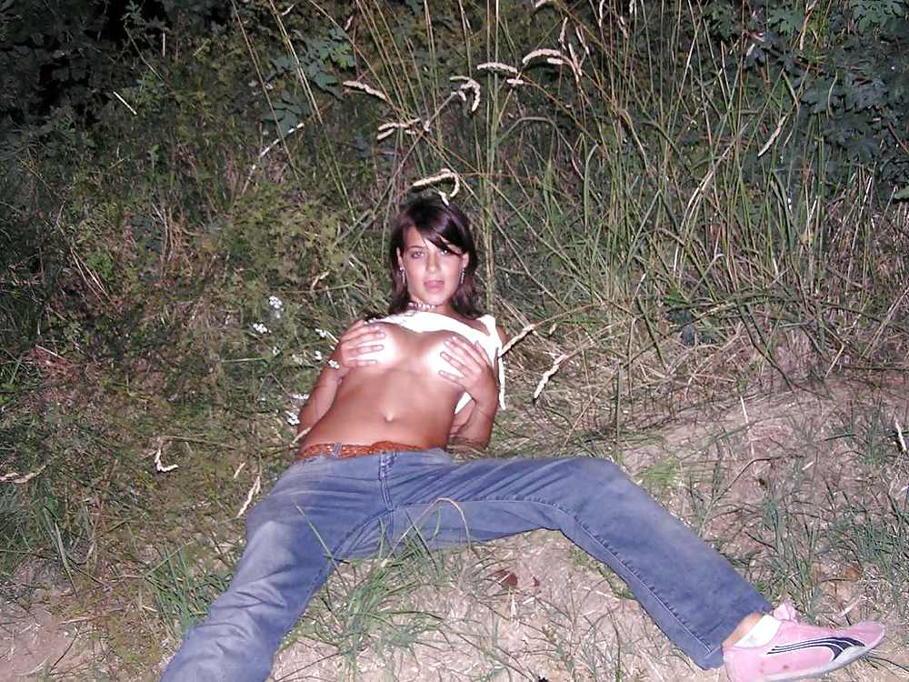 Sex SPANISH TEENS OUTDOOR FLASH image