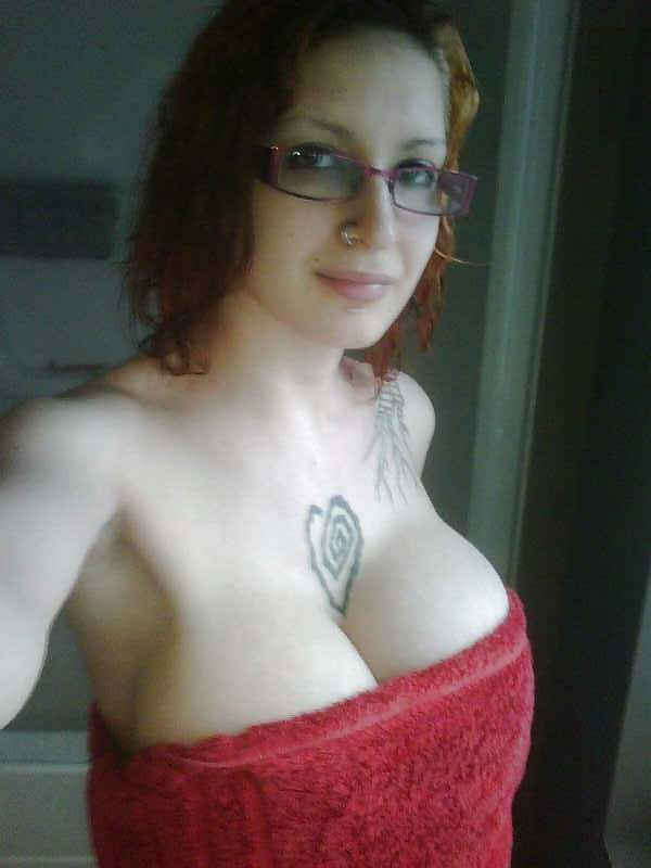 Sex BigTit Redhead From,SmutDates.com image