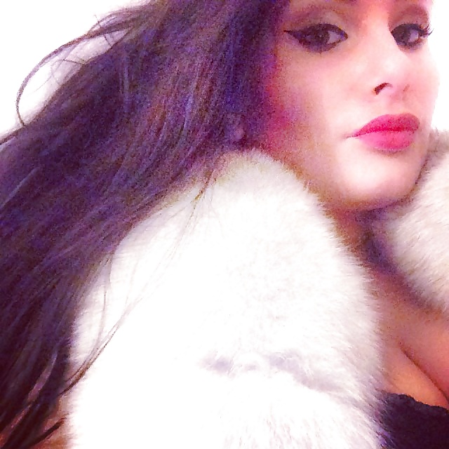 Sex Amateur girls in fur image