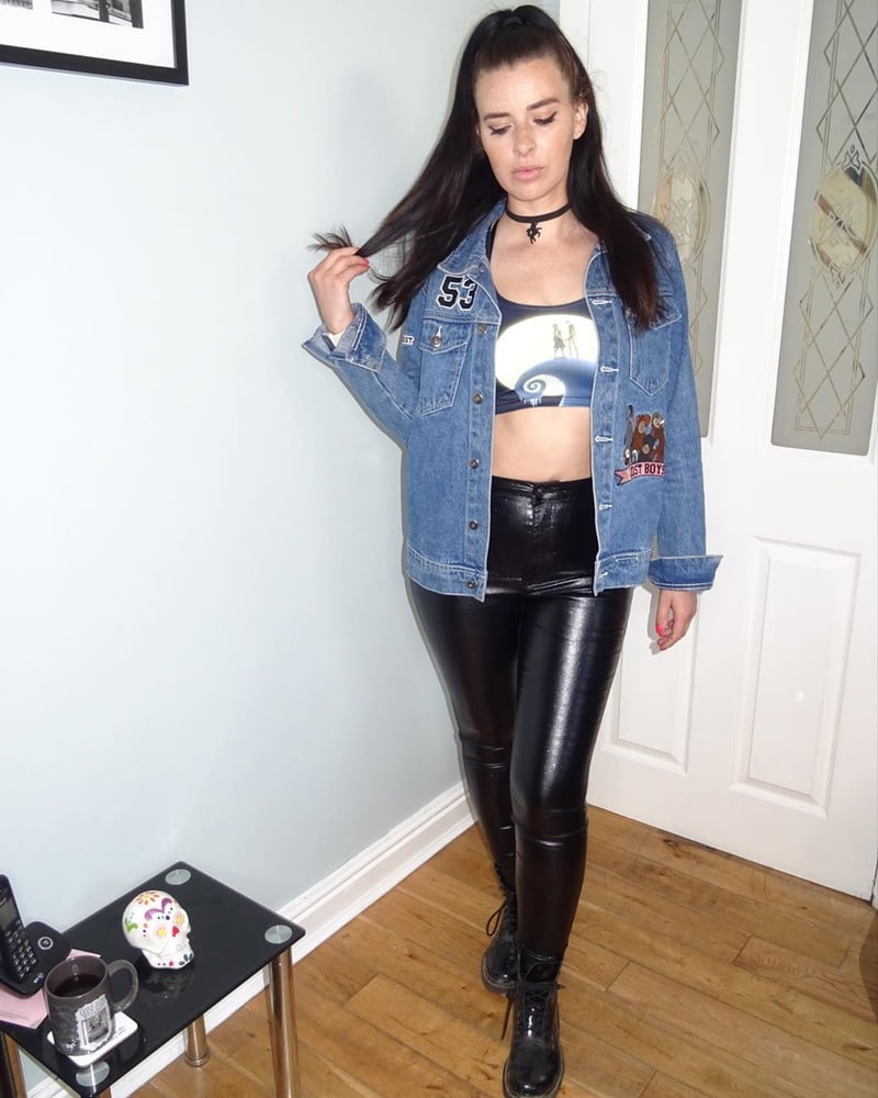 Young Dutch MILF Trish in latex and leather pants2 - 22 Photos 