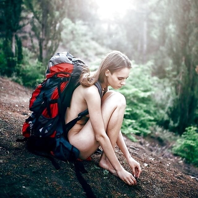 Girls Schulmaedchen Wald Squirten