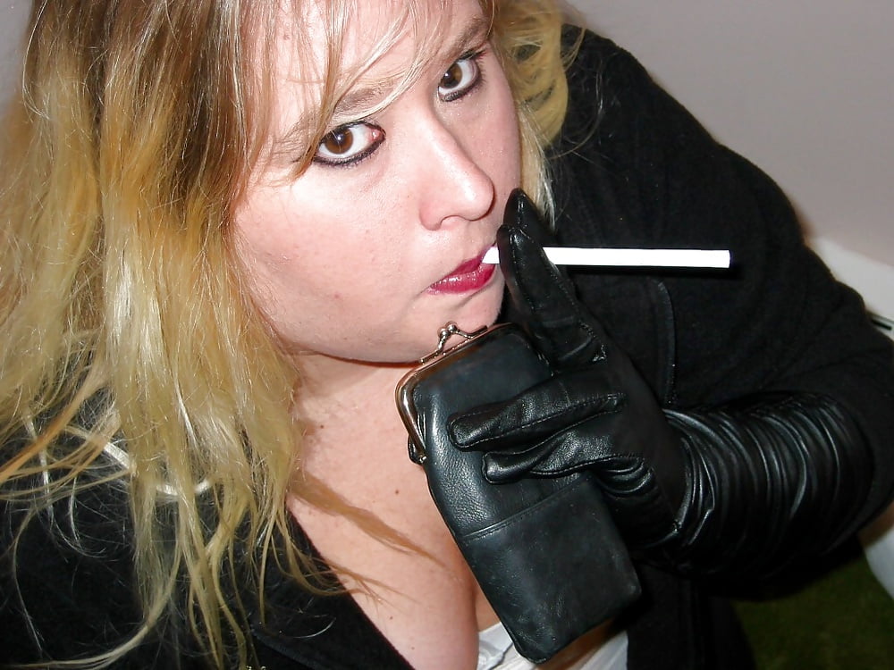 Sex BBW Smoking MILF - VS120 & Black Leather Gloves image