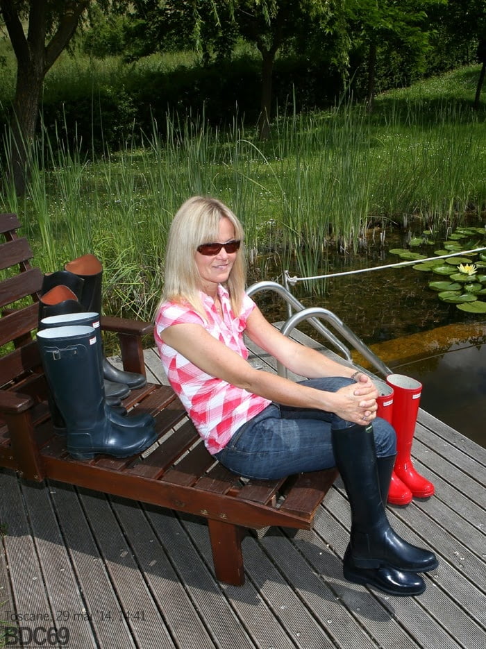Calole in beautiful Wellies from web (not nacked) - 89 Photos 