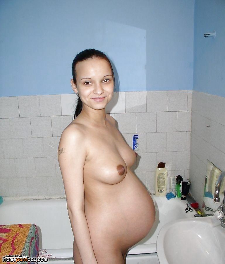 Sex Pregnant lady taking a shower image