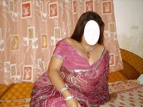 500px x 374px - Saree Nude Indian Aunty - 6 Pics | xHamster