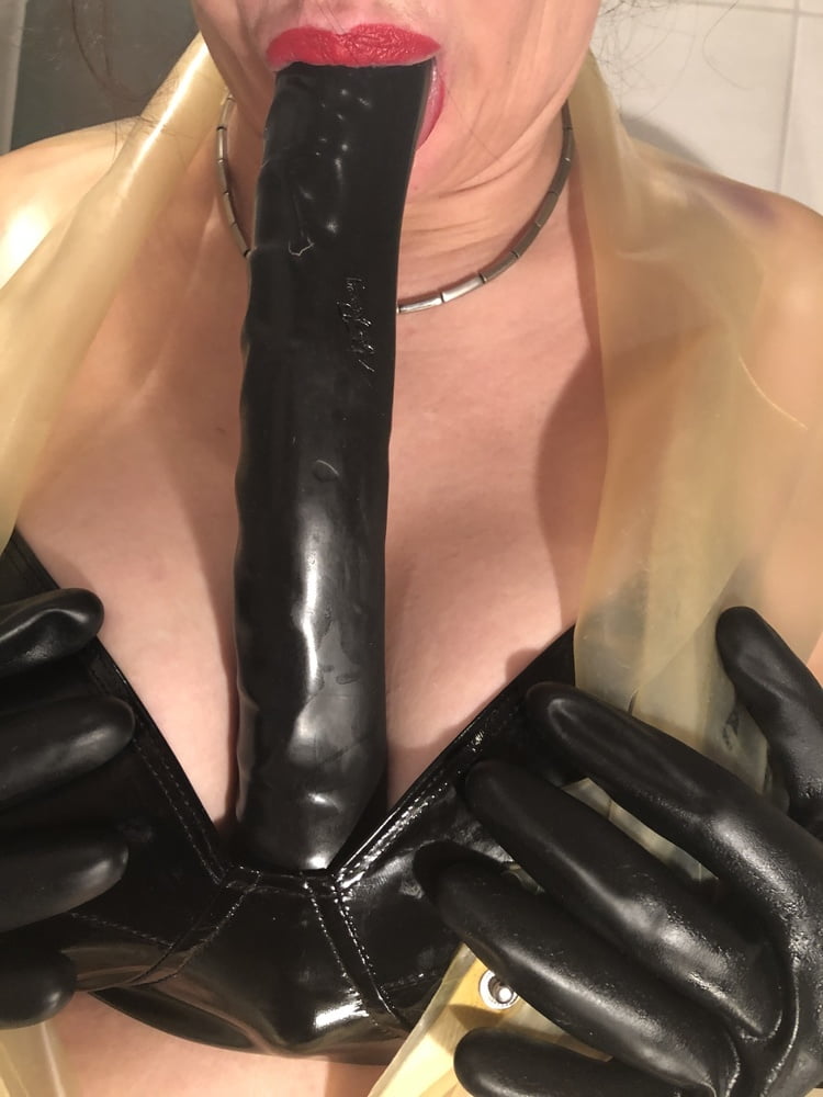 Latex in Shower - 18 Photos 