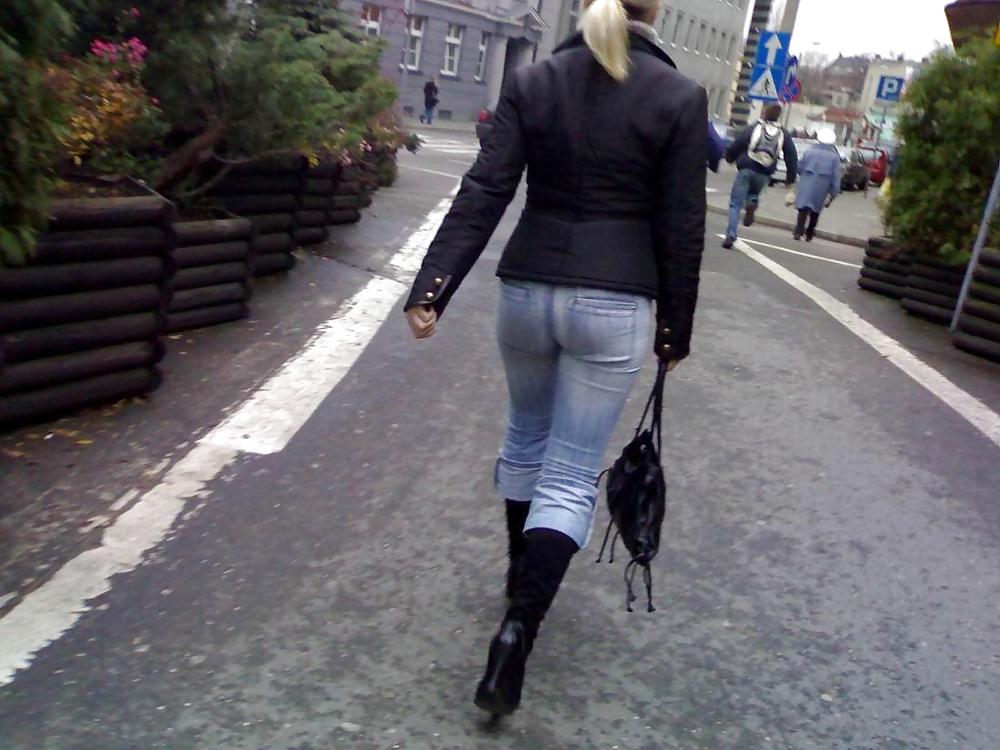 Sex Beautyful asses in jeans - outdoor image