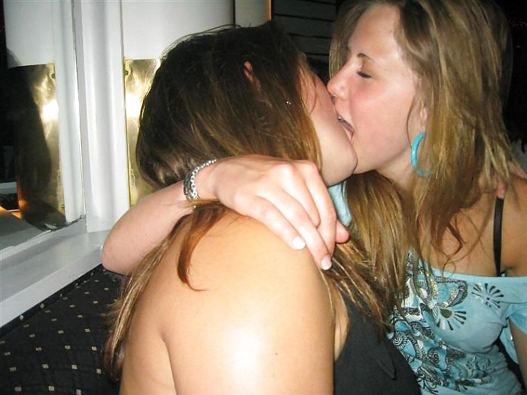 Sex Kissing Girls 3 image