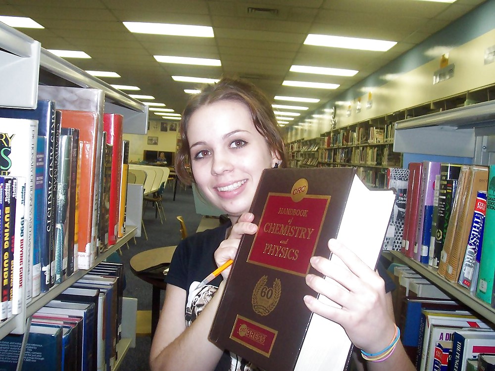 Sex SingleStonerBabe From JoinUnTrue.com image