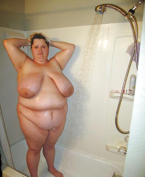 Sex Saggy tits in bath unter the shower. image