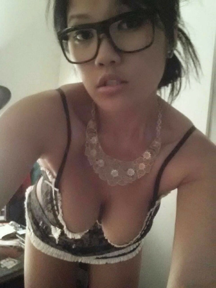 Big Titted Asian Likes Blowjobs - 15 Photos 