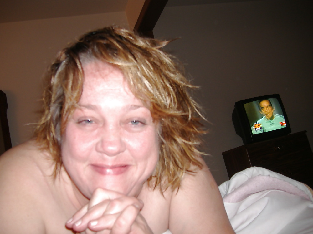 Sex cuckold's wife poses for her hubby while we have fun! image