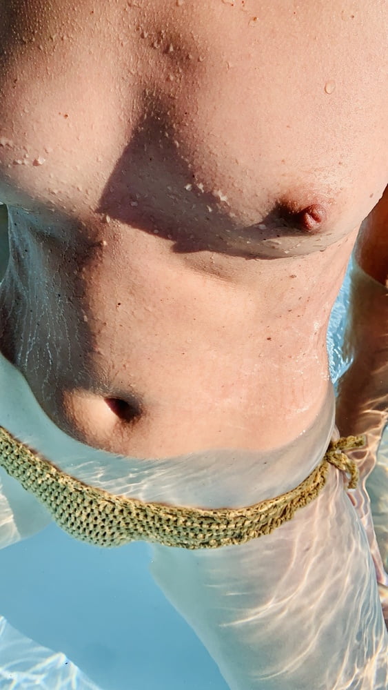Sexy wife in bikini - 15 Photos 
