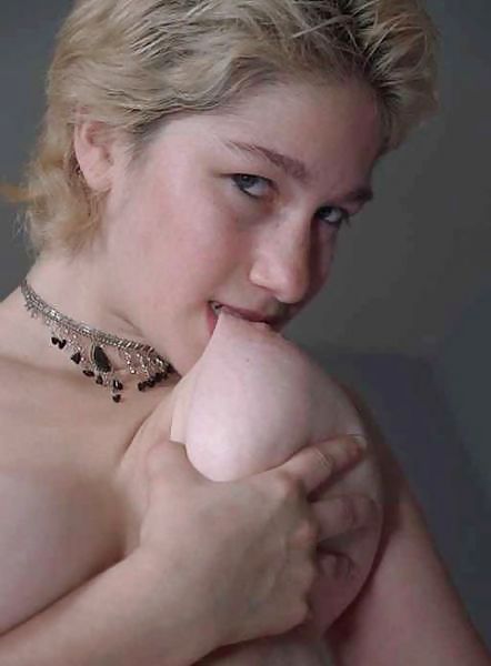 Sex les salopes ( sucking tits ) image