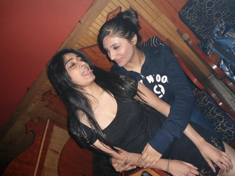 Sex Paki Slut Asma loves Indian Cocks image