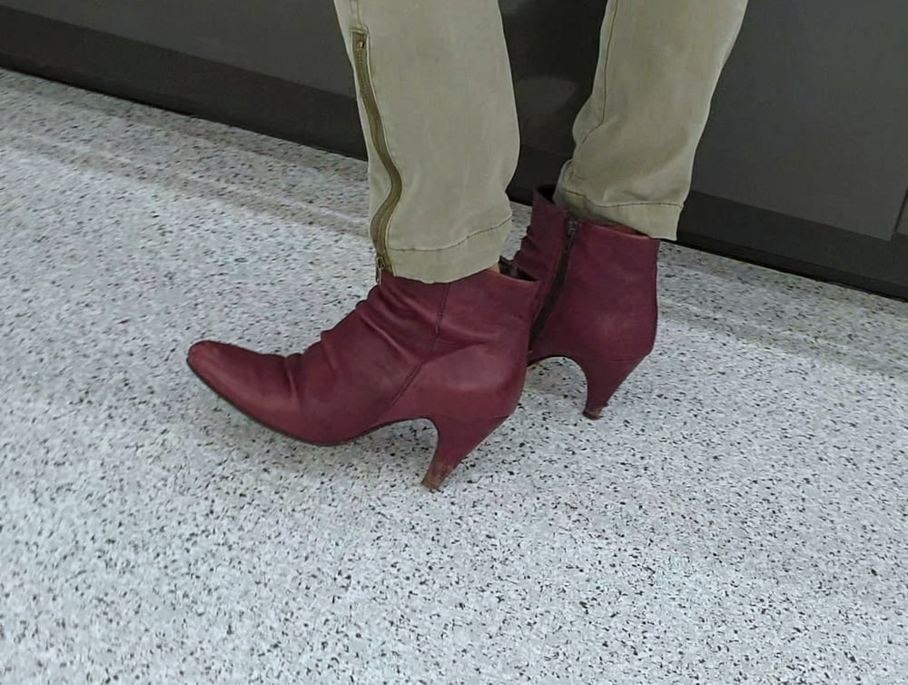 Candid feet photo #324255429