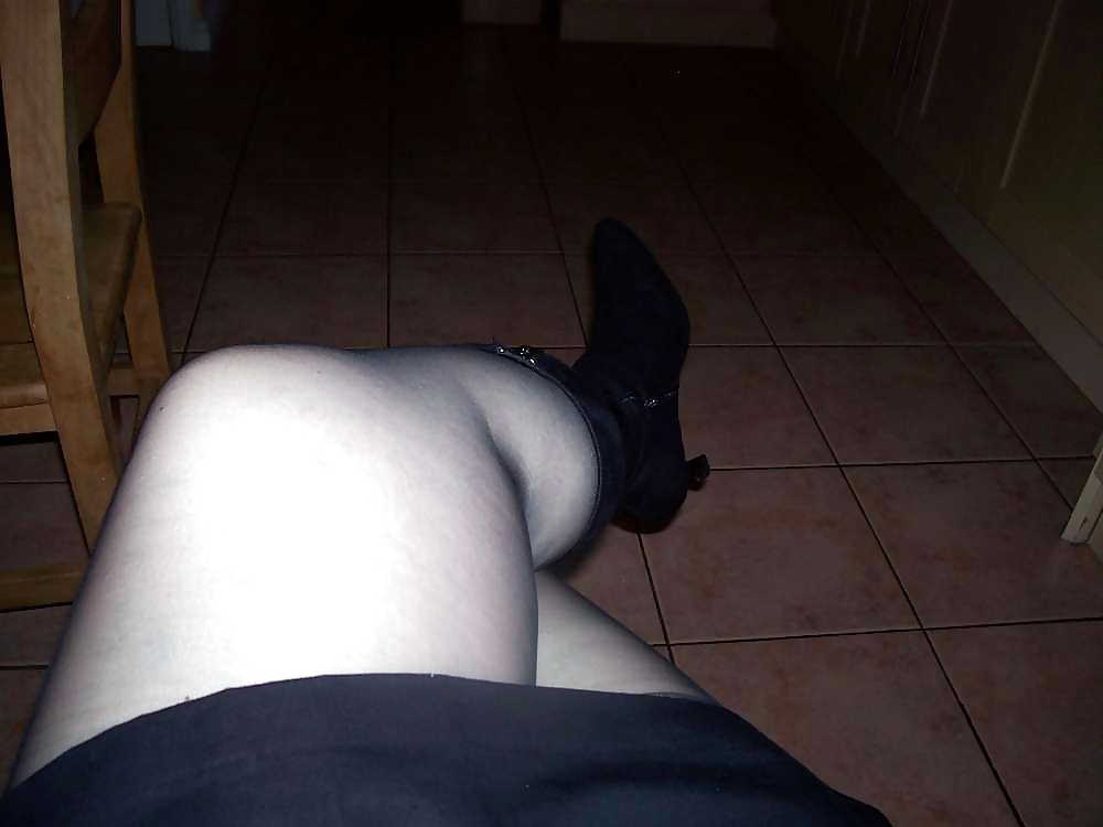 Sex Karen's sexy legs image