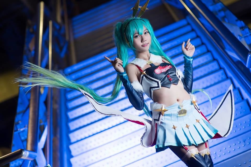 Яэ мику косплей. Morrigan Cosplay Мику. Miku 2018. Рейсинг Мику косплей. Эсдэт косплей.