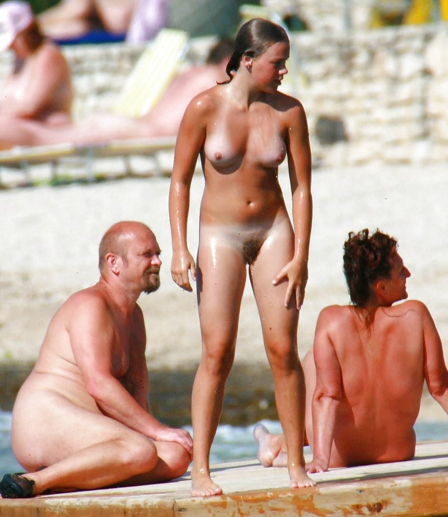Sex Amateur young slut totally naked outside VII image